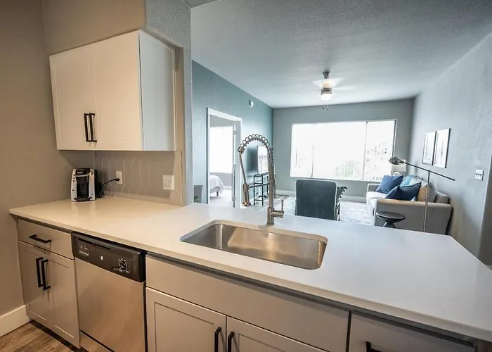 Apartment Landing - Modern With Amazing Amenities *